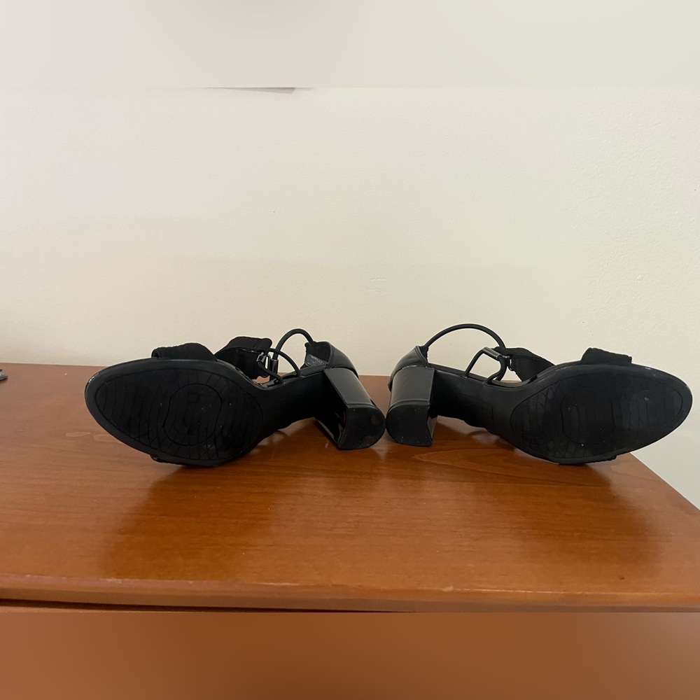Bandolino black 3” heels size 8 - Picture 2 of 4